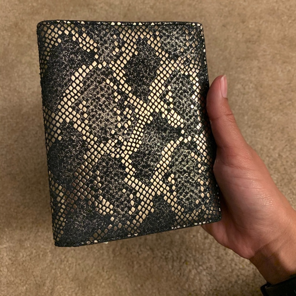 NWT Fossil Leather Travel Passport Case in Gold